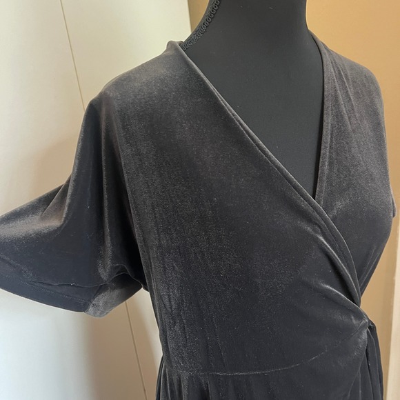 Time & Tru Velvet Wrap Midi Dress Charcoal Gray Short Sleeve Sz L 12/14 Romantic - Picture 4 of 7